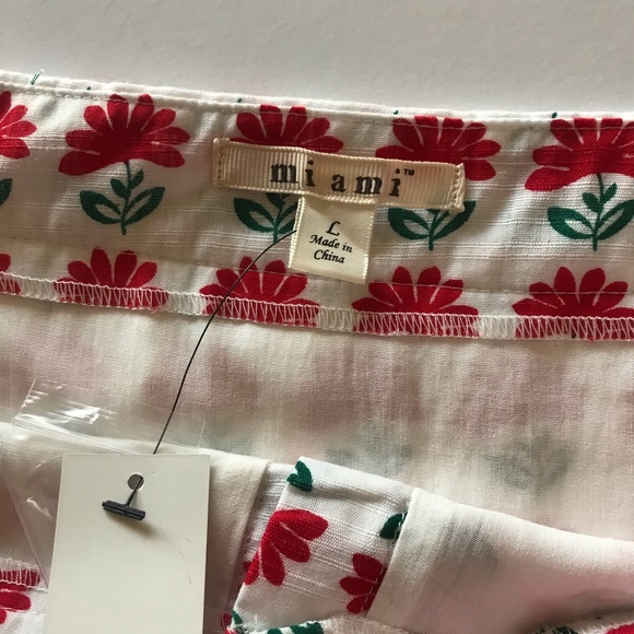 Red and Green Skirt 🌺 - Picture 6 of 8